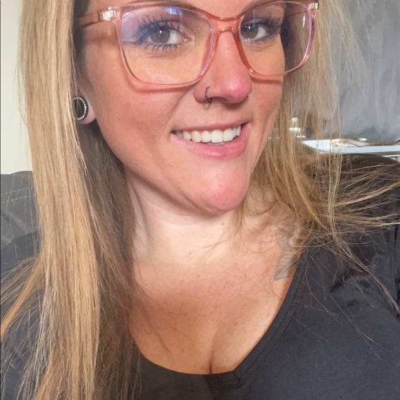 Meet your Posher, Lauren - Picture 4 of 6